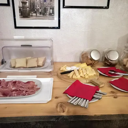 Agriturismo I Tre Camini 住宿加早餐酒店 莱尼