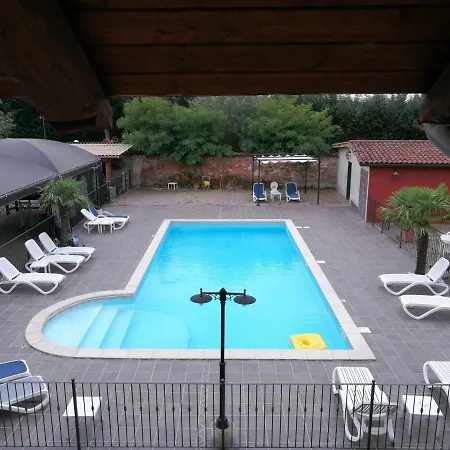 Agriturismo I Tre Camini * 莱尼